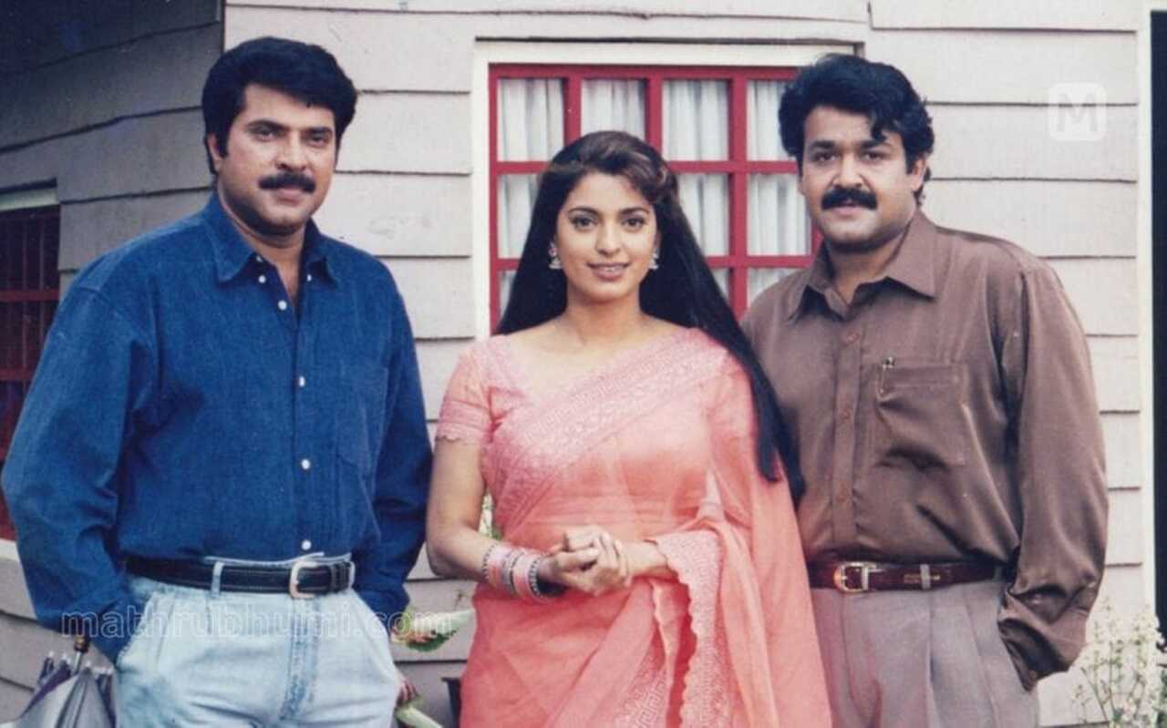 Harikrishnans (1998)
A mix of comedy, romance, and courtroom drama, the film follows two close friends who fall in love with the same woman. Mohanlal and Mammootty play charming, witty lawyers with contrasting personalities. Their chemistry and rivalry drive the story, leading to a unique dual-climax release